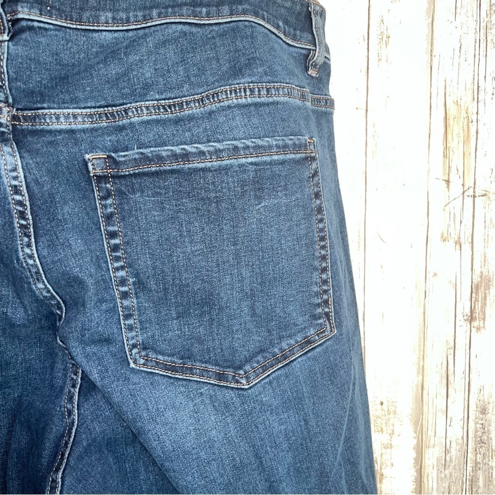 Lane Bryant Signature Bootcut Jeans Magic Waistband Mid Rise Dark Wash 28 - Picture 6 of 8